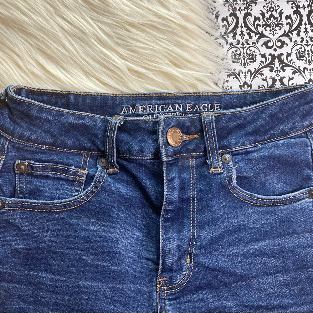 American Eagle Outfitters 2” use